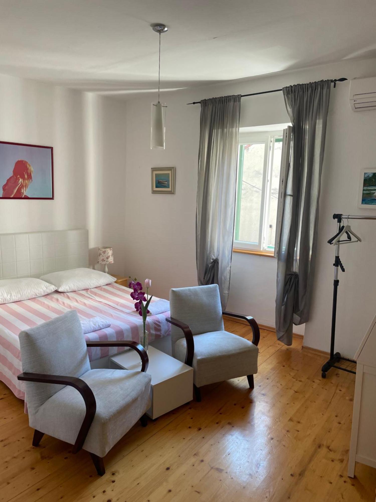 Apartments And Rooms Ille Šibenik Kültér fotó