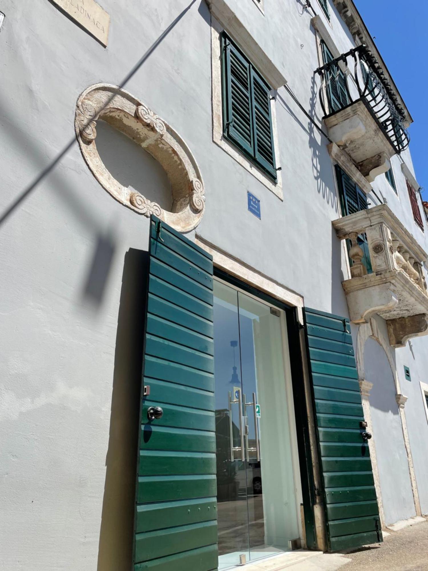 Apartments And Rooms Ille Šibenik Kültér fotó