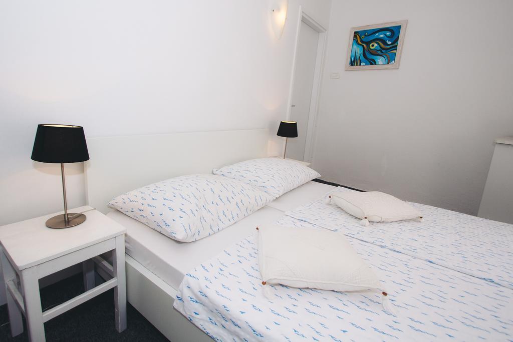 Apartments And Rooms Ille Šibenik Kültér fotó