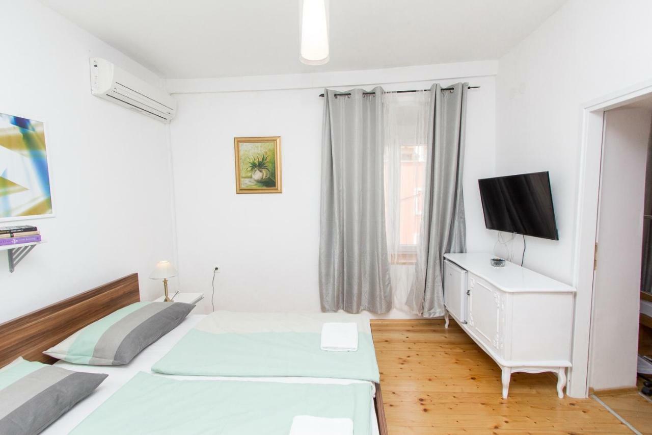 Apartments And Rooms Ille Šibenik Kültér fotó