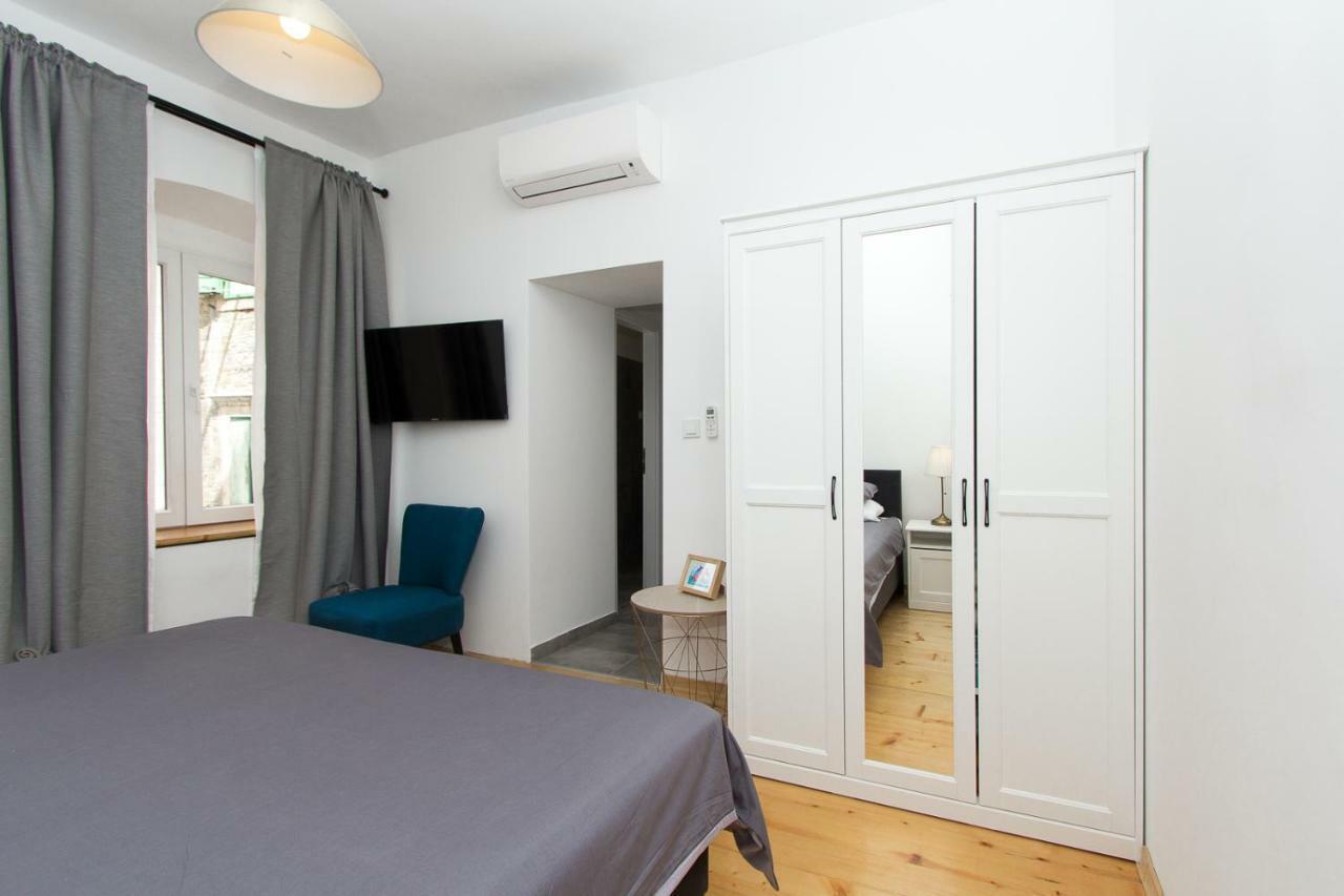 Apartments And Rooms Ille Šibenik Kültér fotó